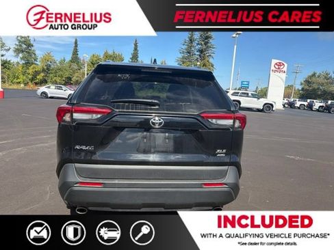 Used 2025 Toyota RAV4 XLE AWD/4WD image 3