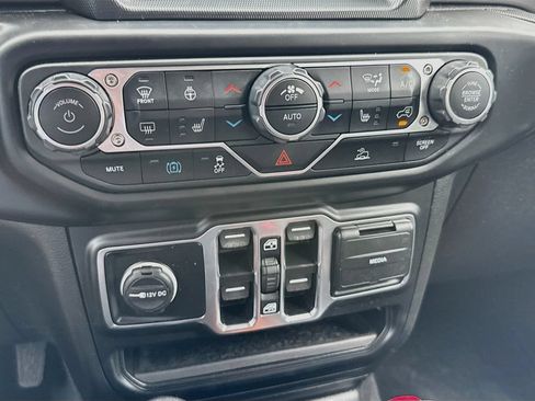 Used 2023 Jeep Wrangler Unlimited w/ Sun & Screen Package AWD/4WD image 17