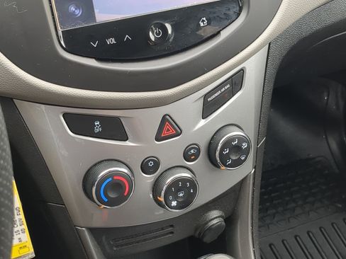 Used 2015 Chevrolet Trax LT FWD image 17