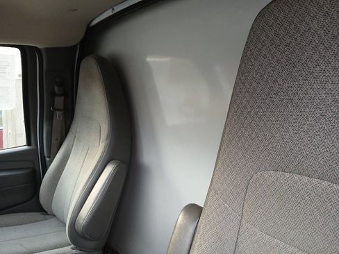 Used 2011 GMC Savana 3500 image 6