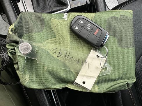 Used 2023 Jeep Compass Limited AWD/4WD image 9