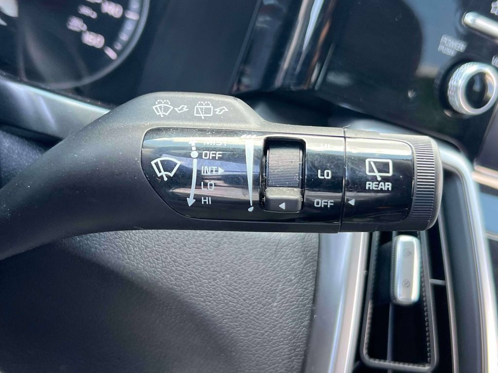 Certified 2023 Kia Sorento LX FWD image 24