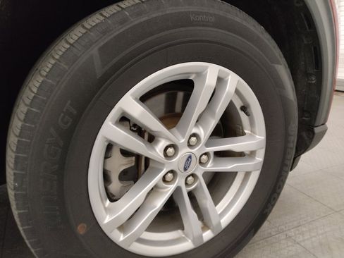 Used 2021 Ford Explorer XLT RWD image 31