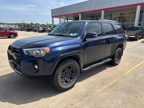 Used 2022 Toyota 4Runner SR5 Premium w/ Moonroof Package RWD image 2