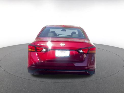 Used 2025 Nissan Altima 2.5 SV FWD image 12