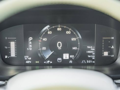 Used 2018 Volvo XC60 T6 Momentum w/ Convenience Package image 40