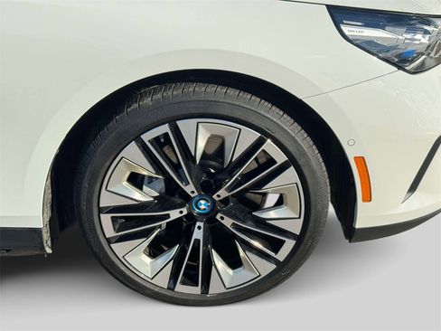 Certified 2025 BMW i5 xDrive40 w/ Premium Package image 8