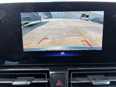 Used 2025 Chevrolet TrailBlazer LT AWD/4WD image 19