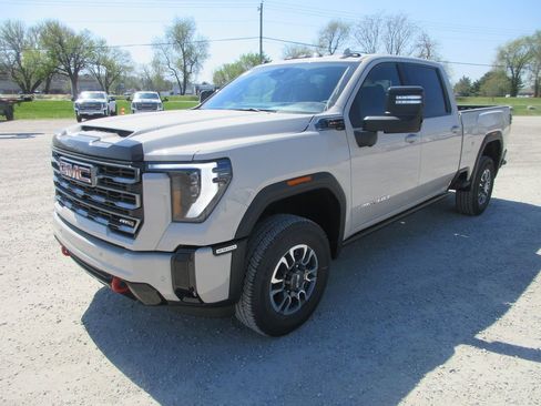New 2026 GMC Sierra 2500 AT4 w/ AT4 Premium Plus Package AWD/4WD image 11