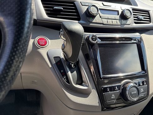 Used 2014 Honda Odyssey Touring image 17