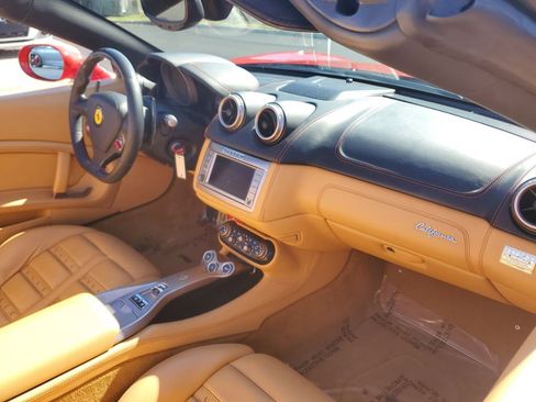 Used 2010 Ferrari California Spyder image 28