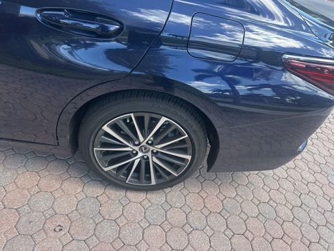 Used 2025 Lexus ES 350 w/ Premium Package FWD image 7