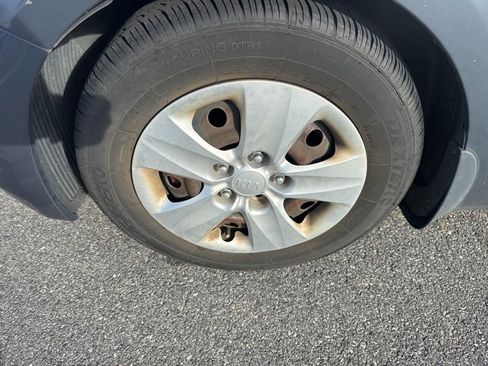 Used 2016 Kia Forte LX image 8