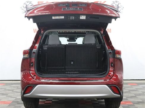 Used 2022 Toyota Highlander Platinum AWD/4WD image 6