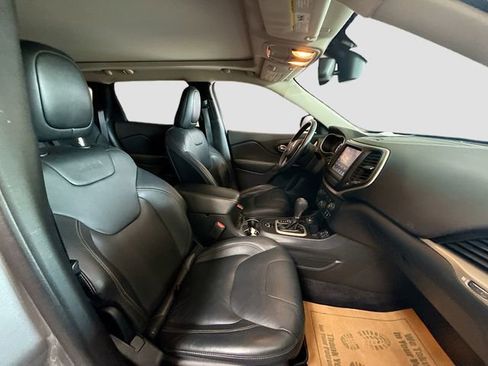 Used 2016 Jeep Cherokee Limited image 29