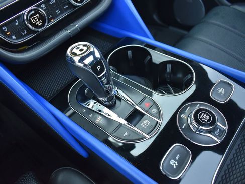 Used 2020 Bentley Bentayga Design Series image 40