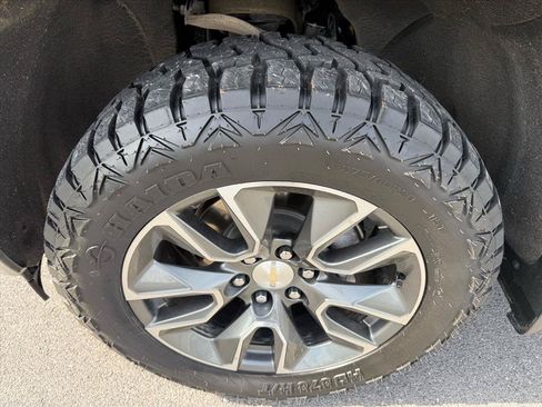 Used 2022 Chevrolet Silverado 1500 LT AWD/4WD image 5