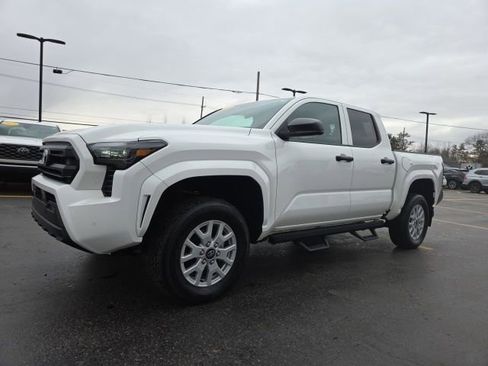 Used 2024 Toyota Tacoma SR w/ SR Upgrade Package image 3