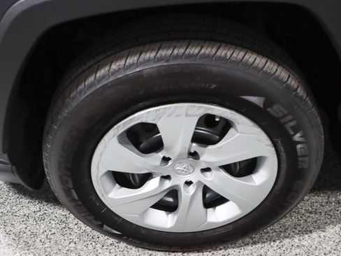 Used 2022 Toyota RAV4 XLE AWD/4WD image 11