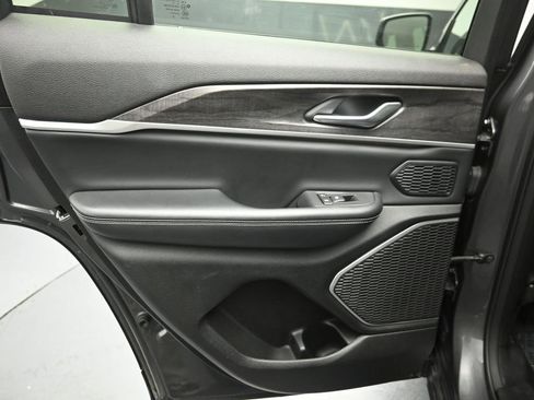 Used 2022 Jeep Grand Cherokee Limited 4xe image 25