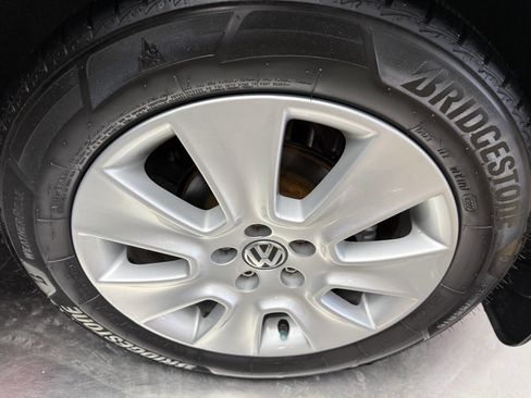 Used 2008 Volkswagen Beetle S image 22