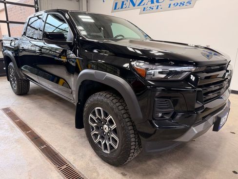 Used 2023 Chevrolet Colorado Z71 w/ Z71 Convenience Package 2 AWD/4WD image 2