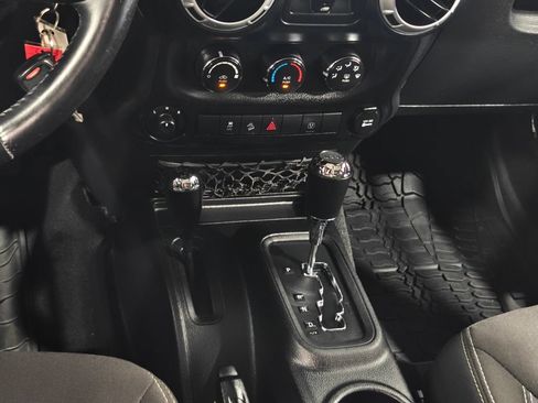 Used 2014 Jeep Wrangler Unlimited Sahara AWD/4WD image 7
