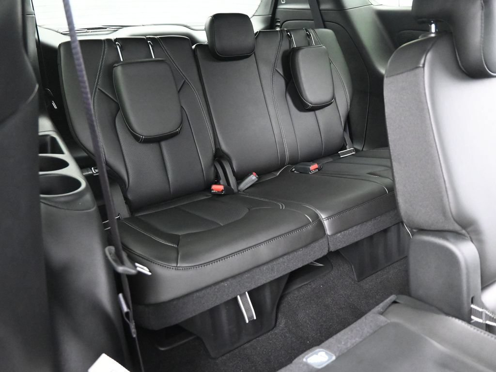 New 2026 Chrysler Pacifica Select FWD image 16