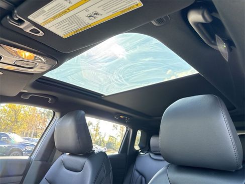 New 2026 Jeep Compass Limited w/ Sun, Sound & Navigation Group image 17