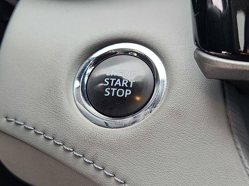 Used 2022 Toyota Highlander XLE image 23