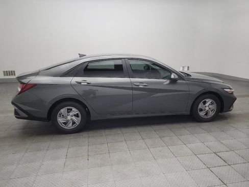 Used 2025 Hyundai Elantra SE FWD image 10