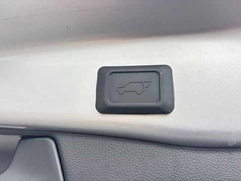 Used 2023 Toyota RAV4 XLE Premium image 23