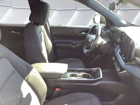 Used 2025 Chevrolet Equinox LT w/ Safety and Technology Package image 13