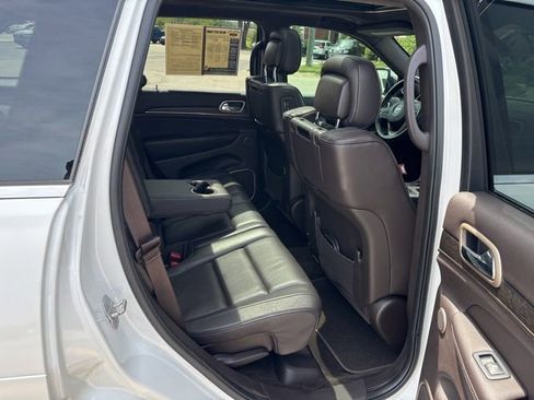 Used 2017 Jeep Grand Cherokee Summit AWD/4WD image 14