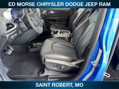 New 2027 Chrysler Pacifica Select AWD/4WD image 29