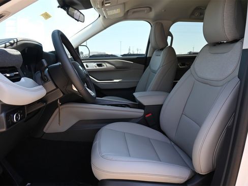 New 2025 Ford Explorer Active w/ Active Comfort Package image 44