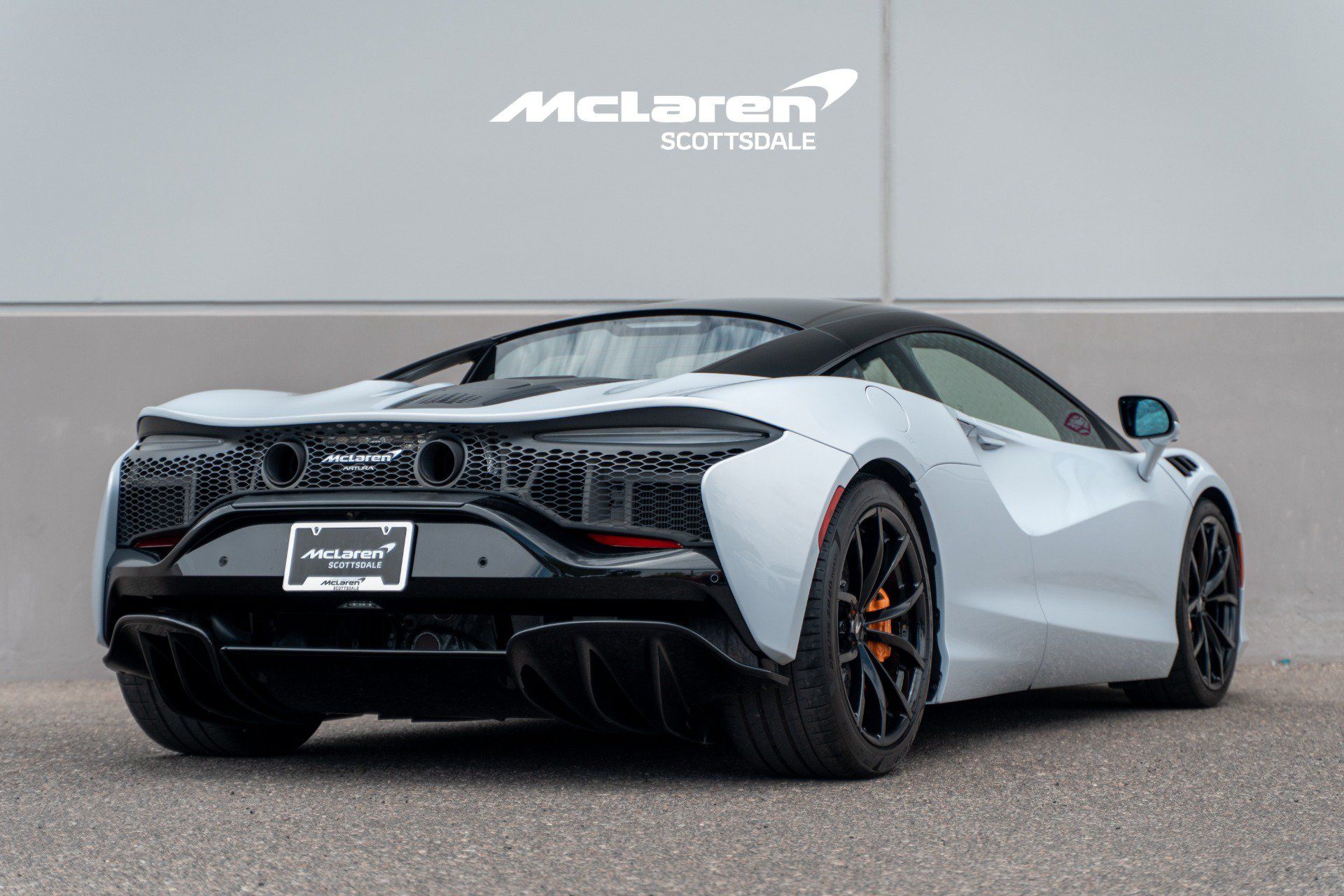 Used 2023 McLaren Artura RWD image 7
