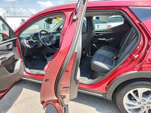 Used 2023 Chevrolet Bolt EUV LT w/ Comfort Package FWD image 10