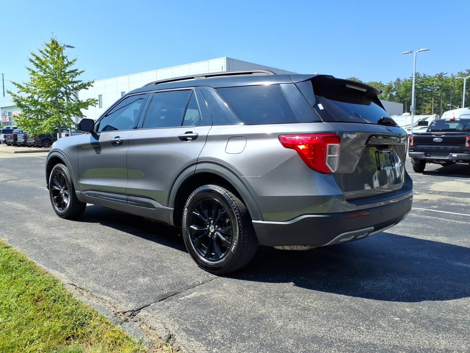 Used 2021 Ford Explorer XLT w/ Equipment Group 202A AWD/4WD image 7
