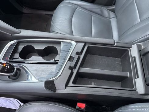 Used 2020 Buick Enclave Essence image 35