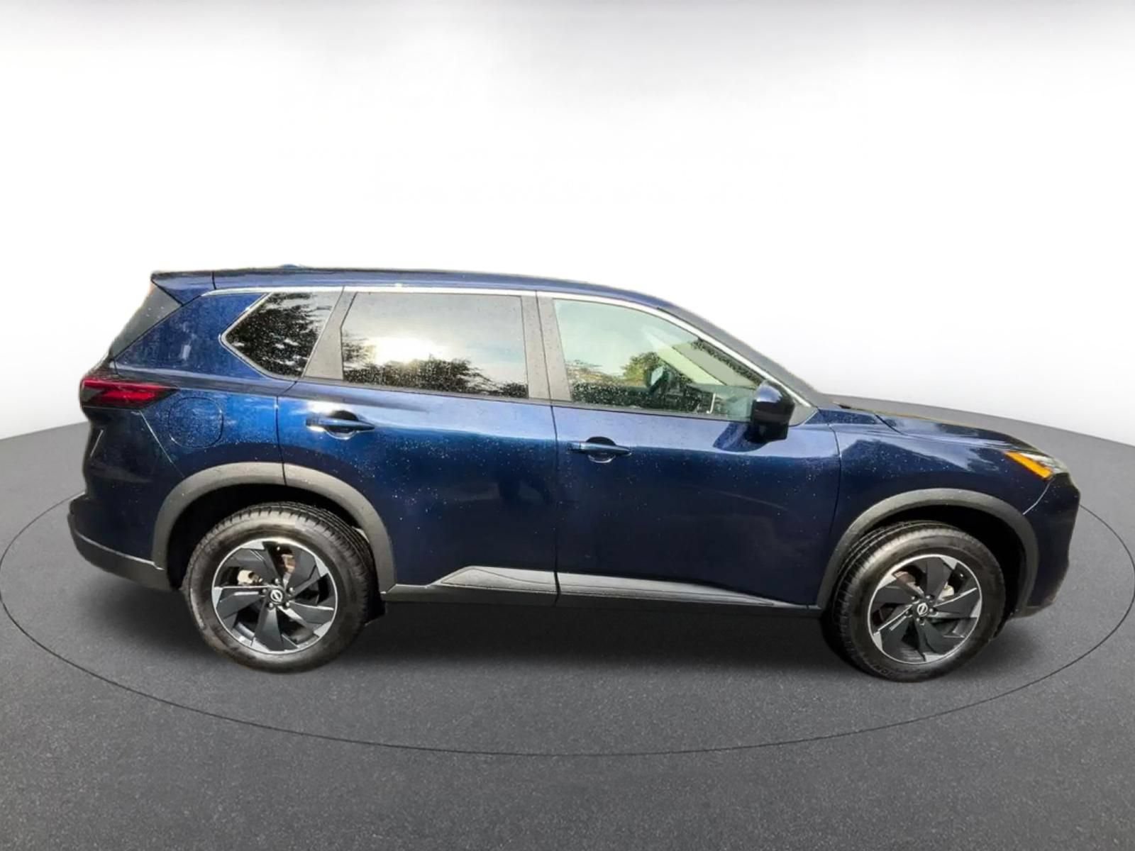 Used 2025 Nissan Rogue SV AWD/4WD image 15