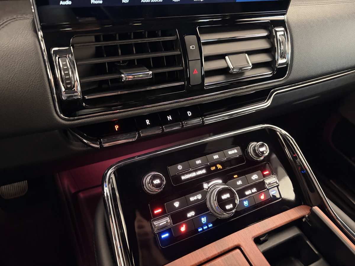 Used 2024 Lincoln Navigator Reserve AWD/4WD image 25