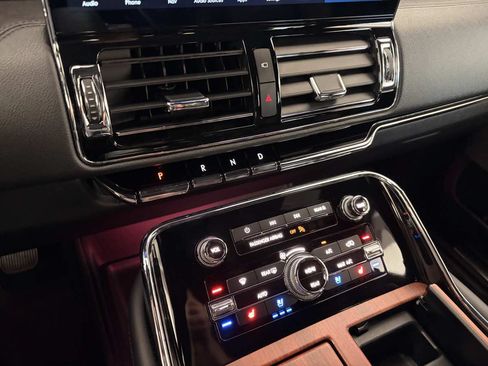 Used 2024 Lincoln Navigator Reserve AWD/4WD image 25
