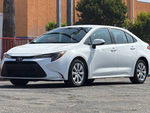 Certified 2025 Toyota Corolla LE FWD image 9