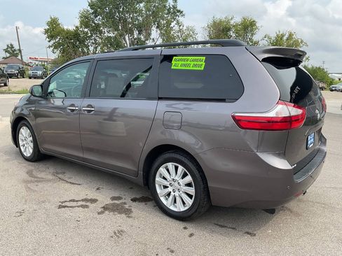 Used 2017 Toyota Sienna XLE w/ XLE Navigation Package AWD/4WD image 4