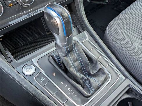 Used 2019 Volkswagen e-Golf SE w/ Driver Assistance Package image 12