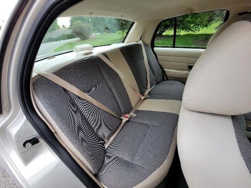 Used 2011 Ford Crown Victoria Police Interceptor w/ Comfort & Convenience Group image 39