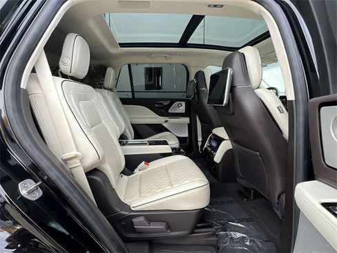 Used 2023 Lincoln Aviator Black Label w/ Jet Package image 33
