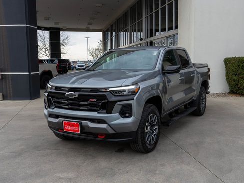 Used 2024 Chevrolet Colorado Z71 image 3