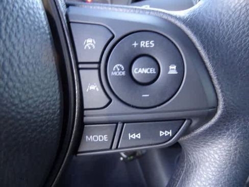 Used 2025 Toyota Corolla LE image 18